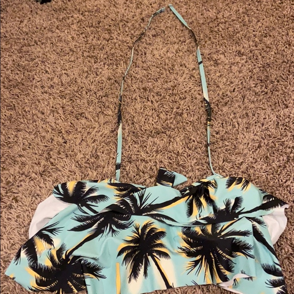 Cute comes with black bottoms